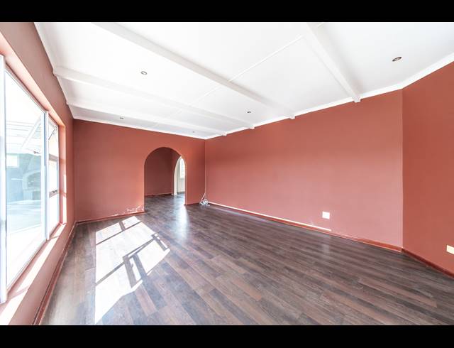 5 BEDROOM HOUSE FOR SALE IN BEACON BAY